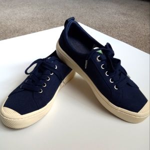 Cariuma Oca Low Blue Women's Sz 9 Sneakers